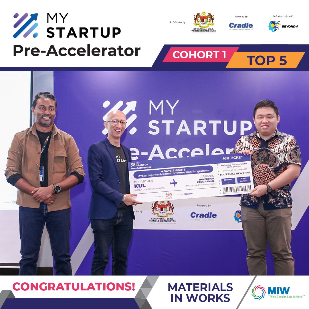 Malaysian founder receiving a big award certificate for Start-up Accelerator program from to Accelerator representatives.